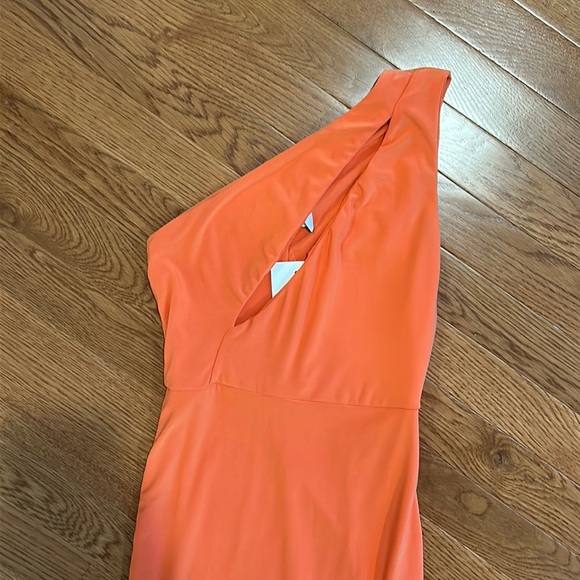 Club L London Dresses & Skirts - NWT Club L London Women’s Asymmetrical Orange Gown Size 0